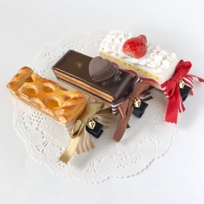 ピコルオカです。フェイクスイーツのアクセサリーを作製しています。主にminneさんで販売中🍰🍓https://t.co/AViCpLfYda🍋🍪https://t.co/dOotrSS65l