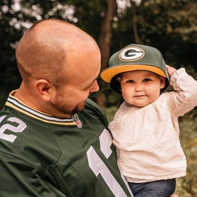 Living in Madison. https://t.co/WZY95GdVhY and Diehard Packer Fan