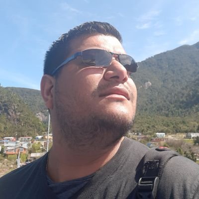 Politólogo, Maestrante en Gerencia, profesor universitario, sobreviviente y resiliente