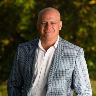 REALTOR® with a passion for Calgary and Real Estate 🏡 Lets talk! 403.999.1397 The McKelvie Group- ΓEA⅃ Broker