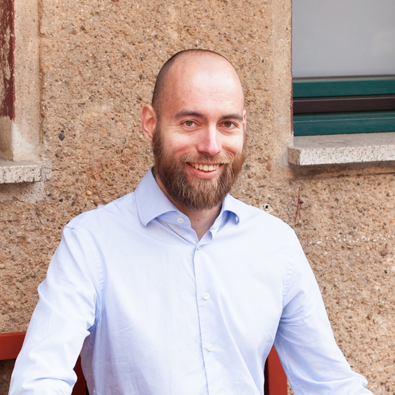 Bioinformatics, Sequencing, Nextflow, Docker, Cloud, Whisky, Metagenomics, clin. microbiology. CEO of nanozoo