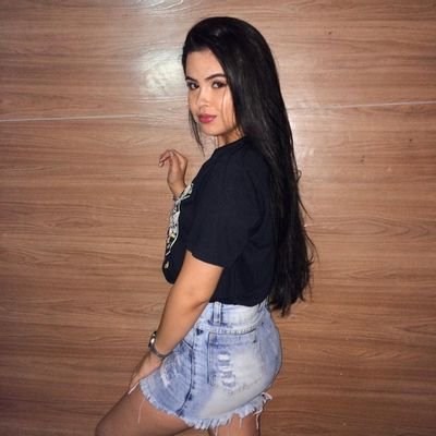 Nascida no Rio de Janeiro mas atualmente morando em Porto Alegre / Leonina ♌ / 20 aninhos 🌸