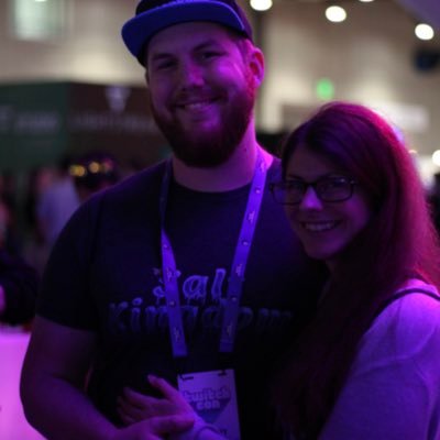 👑Full Time Streamer 👑Emote Artist (Commissions OPEN on Etsy)❤️My King: @Storkyyy1 ❤️ https://t.co/sbb4fUr3Xa