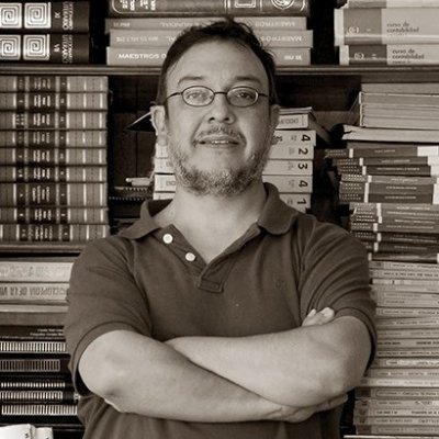 Periodista, pero sobre todo humano. No me tomen muy en serio, yo tampoco lo hago con ustedes. Algunos me dicen profe. Editor de @Columna5.