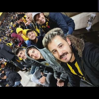 Hincha y socio de Peñarol.    Simpatizante del Barcelona.
                              Aguada y Warriors 💪