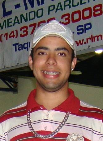 Fiz um acordo com a morte, ela não me persegue, e eu não fujo dela.
Na certeza que um dia iremos nos encontrar.