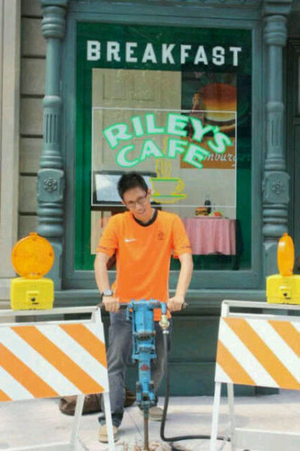 errolwetik's profile picture. Undergraduate from Jedi Academy Class of 2006  majoring in Lightsaber...Alumni Hogwarts School of Witchcraft and Wizardry 2002 ...