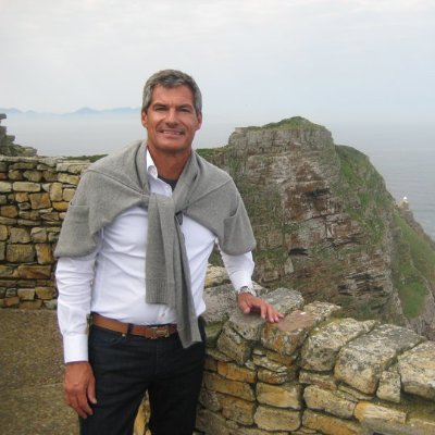 I am Dr David Perkins , i am an Orthopedic surgeon .
