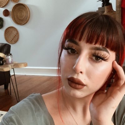 brusseIsprouts's profile picture. I kiss @StrawberryTrav