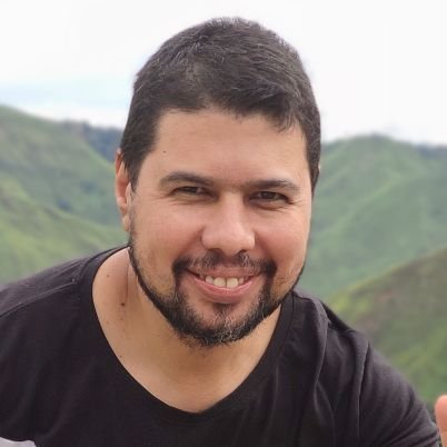 Soldado de la Revolución Bolivariana para la construcción de un mundo mejor con principios de amor y paz.