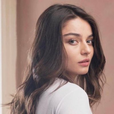 مضيئه دائما كما لو أني نجمه.🖤