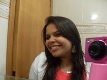 Tenho 21 anos e sou recém formada em jornalismo. Amo moda, make, acessórios, esmaltes, cultura em geral e todas essas coisinhas de mulher rsrsr.