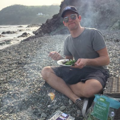 robinsonluke's profile picture. If you’re gonna die, make a fucking nice cake