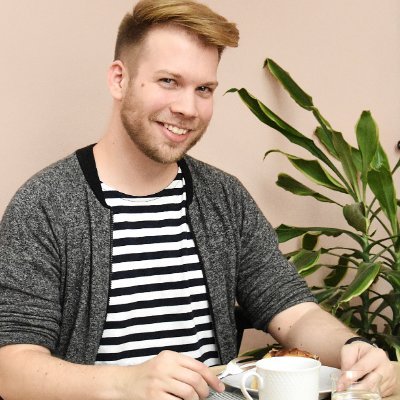 Björn | Foodblogger | Kommunikationsdesigner | Irgendwas-mit-Medien-Machender | Omi | Gamer | Impressum: https://t.co/jNCkTNrEBC