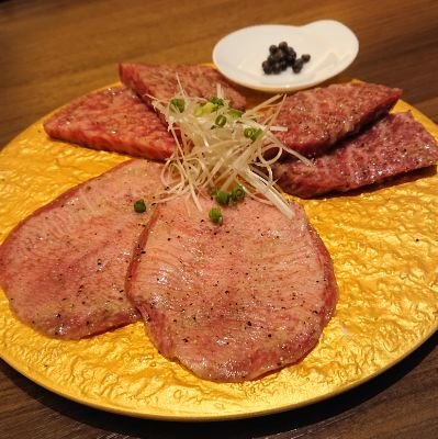 umabanusy98's profile picture. 一口馬主を引退しようとして失敗😉
細々とやってきます。ラヴズオンリーユーの子供でダービー獲るまでやめないぞ！笑