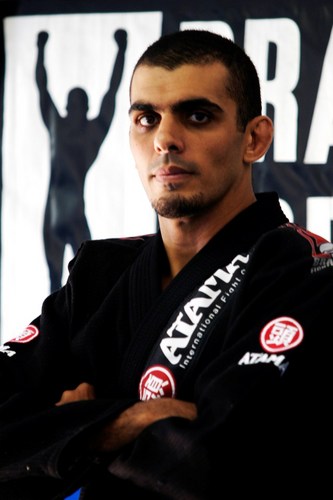 Raphael Macuco is PRO FIGHTER,BLACK BELT FROM BTT, fight MMA,submission and jiu-jitsu. More info http://t.co/szBvYGOLwU