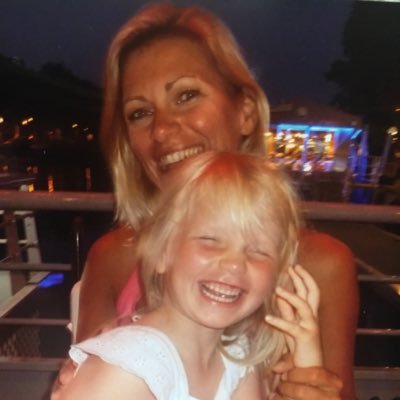 DoesWalks's profile picture. Dogs, kids, husband, stuff