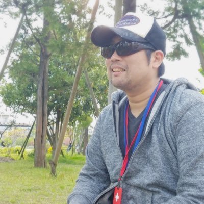 2017年原因不明の希少難病で視覚障がい発症 #中枢性羞明 #眼球使用困難症 / #桑田研究会バンド Vo. フジロック'16&'17出演/渋谷お笑い劇場 #シアターD 支配人/ラジオ #勝手にオールスターズ パーソナリティ/YouTube「やのひろば」音声で発信中/#月刊やのっち /たむ小16期/ご支援方法など👇