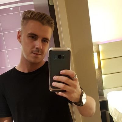 Junior Games Designer @Staffordshire University/ Love to walk my dog/ love all media ❤❤ Rap