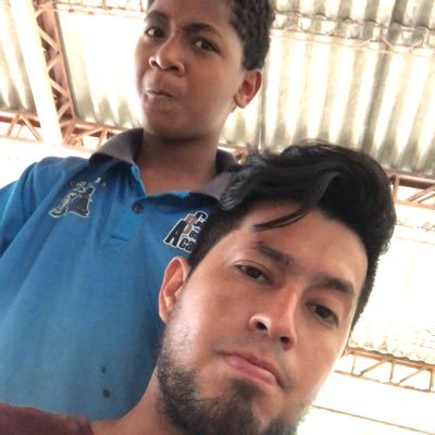 Cuando era niño pensé que en el 2020 los carros ya volarían, y aquí estoy, no hay ni gasolina 😂😂