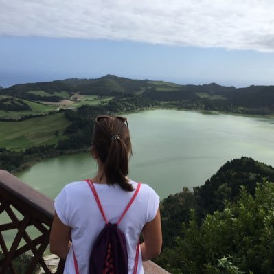 Neumóloga en el Hospital Clínico Universitario de Santiago de Compostela. Doctora en Medicina por la USC.