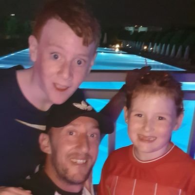 golf fanatic,play off a 6h/c,have 6 amazing kids and a amazing partner Jemma. Work as a carpenter. I live in the welsh valleys, live for rugby,boxing and golf.
