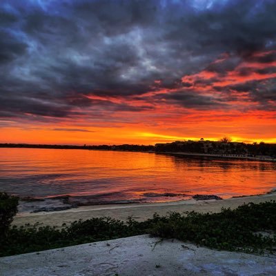 ArgaezGlz's profile picture. Creoqueelmejormomentode1Hombre,lamayorrealizaciondetodossusvalores,sedacuandohadadotododeSipor1causabuenayyaceexhaustoenelcampodebatallavictorioso.