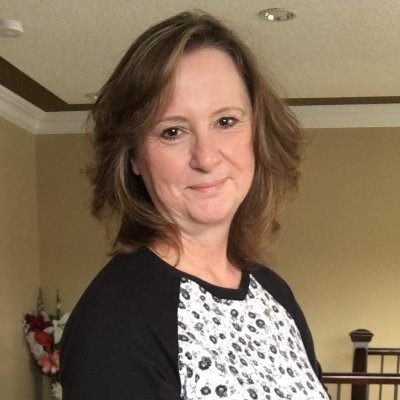 hlushak_sheila's profile picture. sewing and crafting