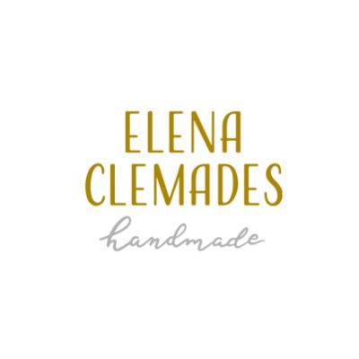 Tocados para novias, invitadas, perretes, gatos o lo que se te ocurra. Me especializo en flores de porcelana fría pero si tienes alguna idea loca, cuéntamela!