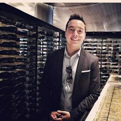 🤓 Vaig estudiar cuina i uns anys després sommelieria.
❤️ Cambrer de vins.
💼 @calidoscopivins