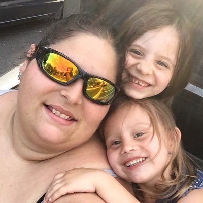 I am a single mom of 2beautiful girls, who loves music.