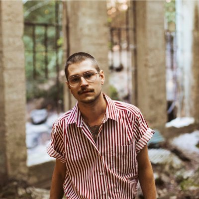 PierreLaGuitard's profile picture. Auteur-compositeur-interprète.
Mon album Tuer la bête jusqu'à dimanche est disponible partout.
Je travaille présentement sur mon 2e album.