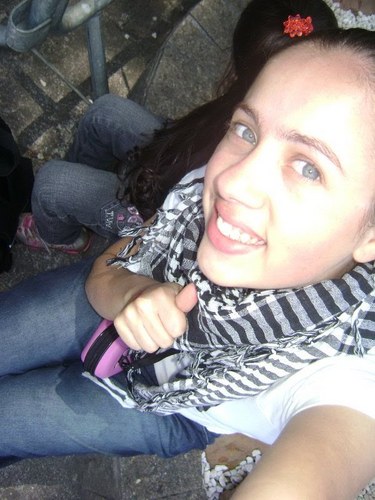 Sou Bruna tenho 19 anos sou de SP Z/L Itaquaquecetuba/Jardim Maragogipe.Sou Simpatica amorosa e mto amiga..Curto viver a vida e odeio gente falsa.