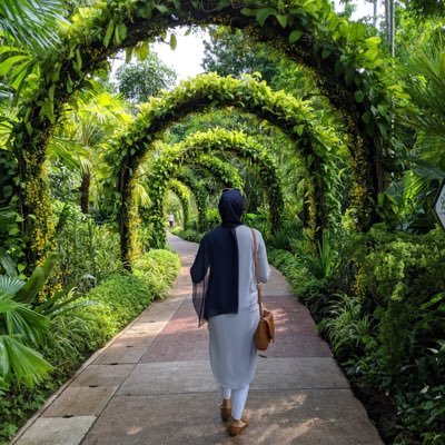 Just a hijabi trying to make her way through life without getting slapped in the face by someone's ponytail.