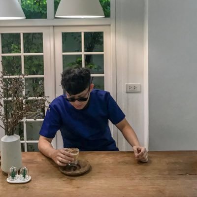 Alexand69403262's profile picture. thích sơn móng tay