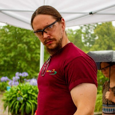 Selfmade geek, lifter, maker and hard worker. About software, hardware and things in between... private contact: https://t.co/9SnO96Q2D3