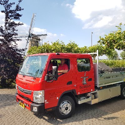 Hoveniersbedrijf in Haastrecht, sinds 1988.
Aangesloten bij de VHG.
Gespecialiseerd in aanleg, onderhoud en ontwerp van particuliere en bedrijfstuinen