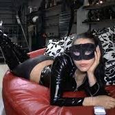 Maîtresse assez expérimentée, vicieuse, exigeante, autoritaire, perverse et surtout très sévère envers c'est esclaves.
je recherche aussi une relation suivie po