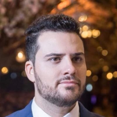 Apaixonado por tecnologia, em busca de evolução pessoal.