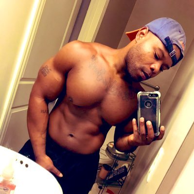 Fitness Coach🏋🏾‍♂️ •Content Creator (TikTok: johnnyb_fit/ YouTube: johnnyb_fit)