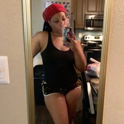 I’m 23 ♊️ Employe 1 kid Future business owner Sc~iebaby22 ig~ mrs.hazeleyes_life