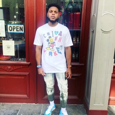 she say I look like usher when I'm trappin in rain.