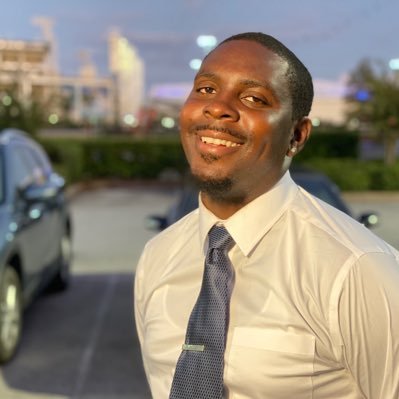 Black educated man 🎓👨🏿‍🎓 that loves telling stories thru a lens 🎥 #BLM #ILoveMyPeople