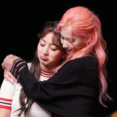 sharing best pics and vids of talented twice vocalists jihyo and sana (*¯ ³¯*)♡