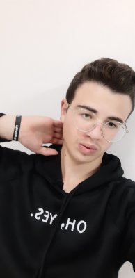 iiehoUpWXfCnLqg's profile picture. נחמד