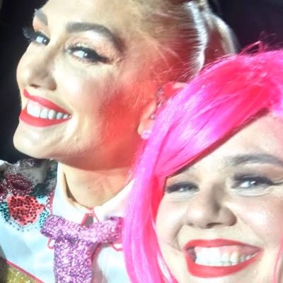 Luv rock/pop💗 Britney S. & Justin Timberlake❤️ Fashion. 🐱 Lady! No Doubter/Dreamcar! NKOTB! Gwen followed me 4/2/16. Met JT 7/19/16 On stage w/ Gwen 3/8/19!