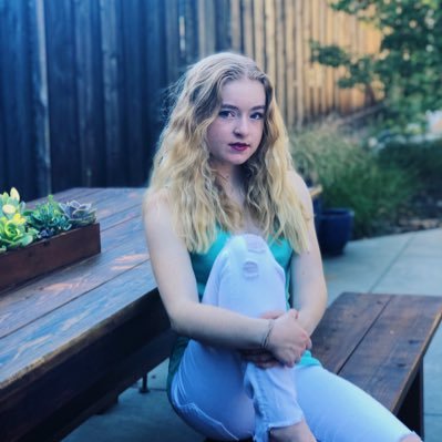 Singer. Actor. Dancer. Fashionista👌🏻👌🏻👌🏻insta: lainy_the_1