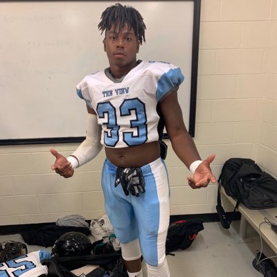 turkeyyturk_215's profile picture. DM(V) EVHS🏈 born to play🤝