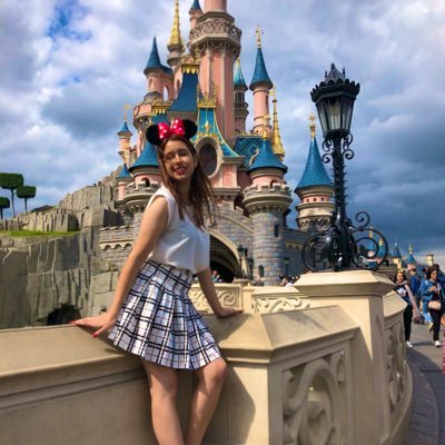 aksiefrayne's profile picture. I want to go to DisneyLand.               🌟She/her🌟