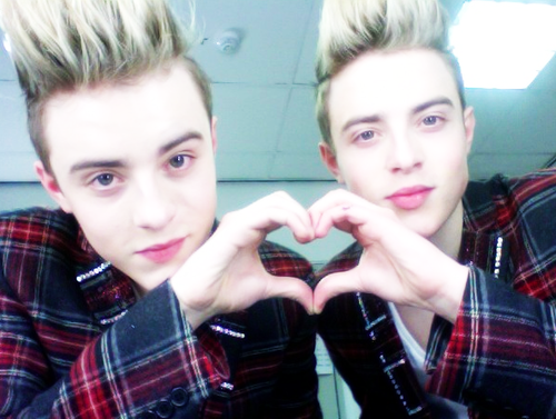 First source of news about Jedward in Brazil. Primeira fonte brasileira sobre Jedward. Notícias, fotos, videos, etc.